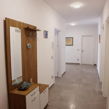 Apartament Rajmonda *